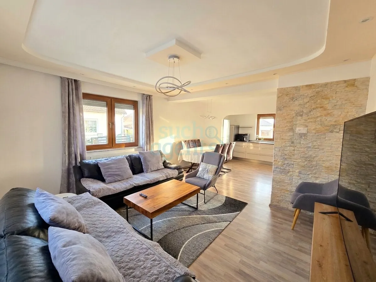 Neuer Preis! Saniertes Haus in Ruhelage von Wels - helle Räume, großer Garten, Garage, u.v.m. - Widok 2