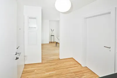 HOCH HINAUS | 2-Zimmer mit Balkon im 11. Stock | FLO7