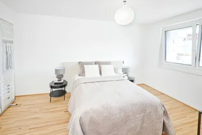 HOCH HINAUS | 2-Zimmer mit Balkon im 11. Stock | FLO7 – Bild 2
