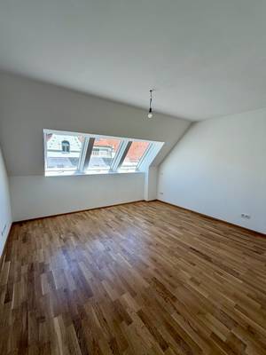 Unbefristete Erstbezug DG-Maisonette Wohnung mit 2 Terrassen in Top-Lage des 7. Bezirks – Bild 3