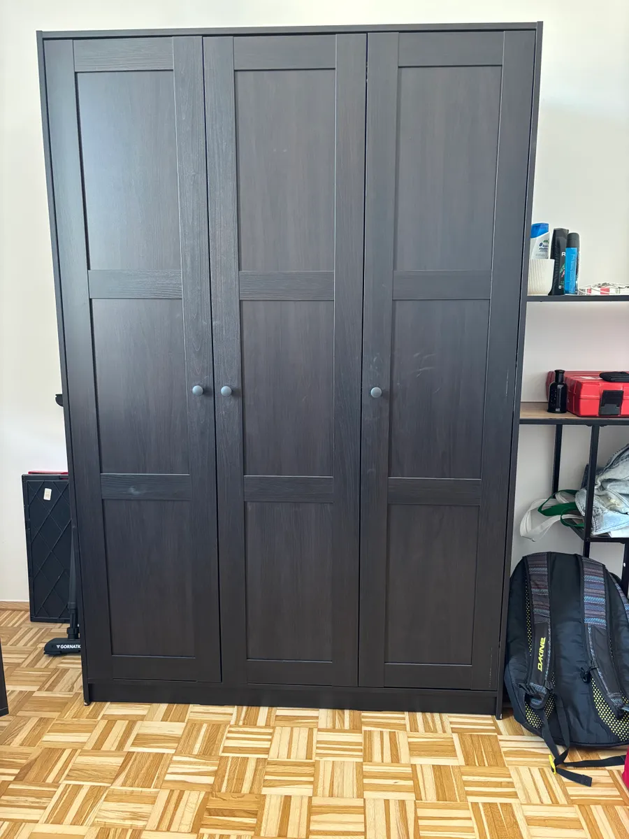Kleiderschrank Ikea schwarz 3 Türen, € 40,- (1050 Wien)
