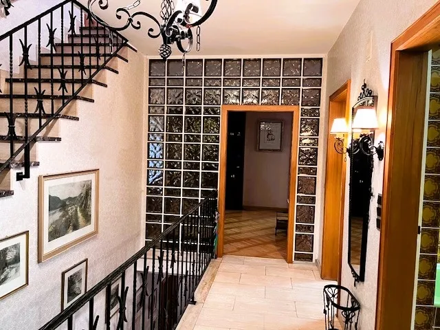 Charmante Villa mit großem Garten und Pool – pohled 3