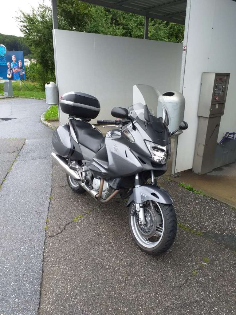 Honda NT 700V Deauville Tourer