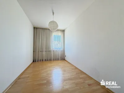 4-Zimmer-Wohnung kaufen in Linz – 114 m², € 230.000 – Bild 11 von 16