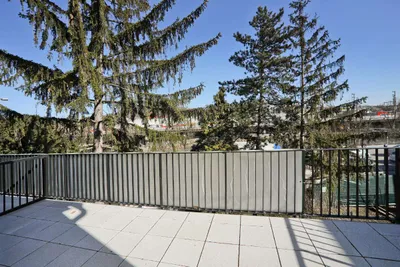 3 Zimmer im neu ausgebauten Dachgeschoß, großer gartenseitiger Balkon, Grünblick - zu mieten 1130 Wien – Bild 2