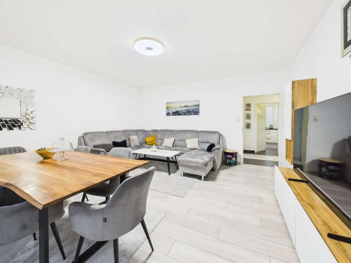 Moderne 4-Zimmer-Wohnung mit viel Platz & Balkon in bester Welser Stadtlage - Ansicht 2