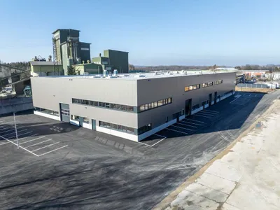 Gewerbeimmobilie mieten in Salzburg-Umgebung – 1 700 m², € 14