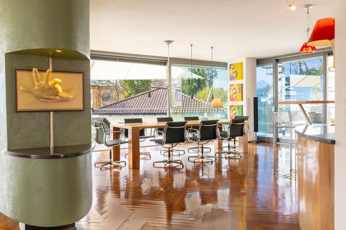 Terrassentraum in Aussichtslage / Design trifft auf Panorama - Moderne, großzügige Terrassenwohnung in Bestlage – pohled 3