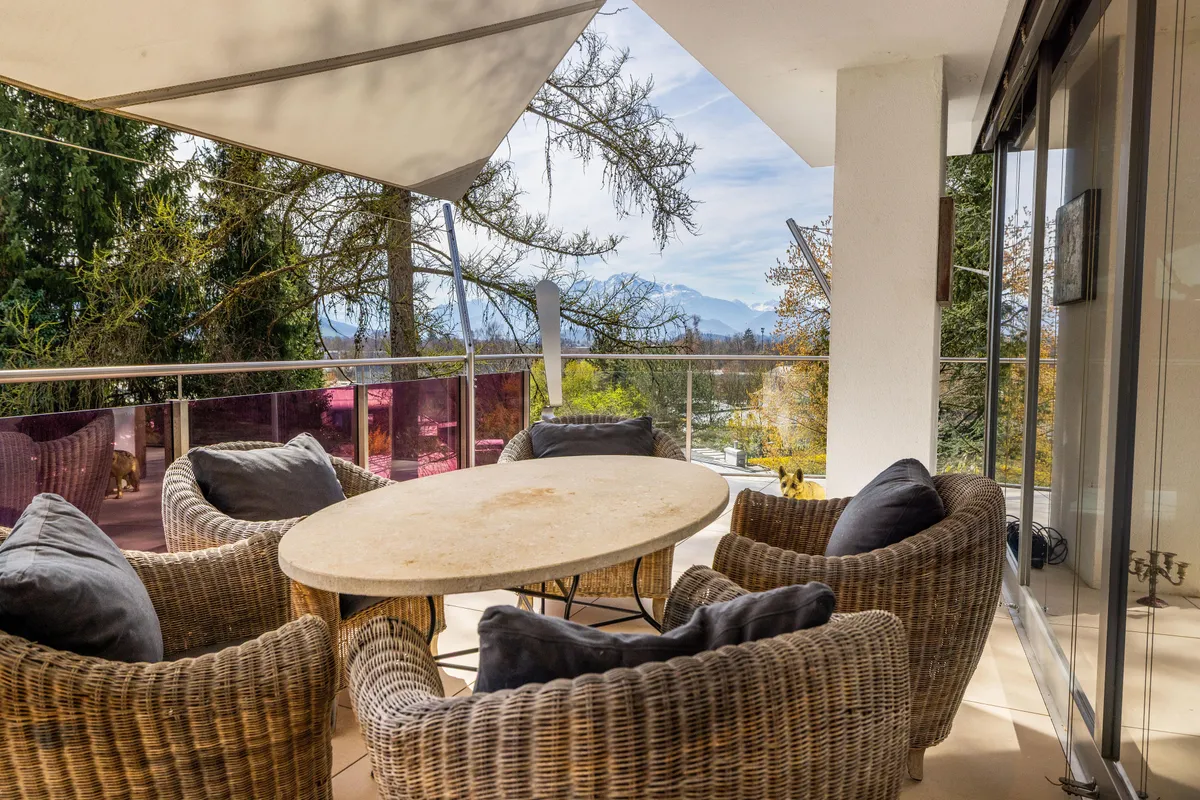 Terrassentraum in Aussichtslage / Design trifft auf Panorama - Moderne, großzügige Terrassenwohnung in Bestlage – pohled 2