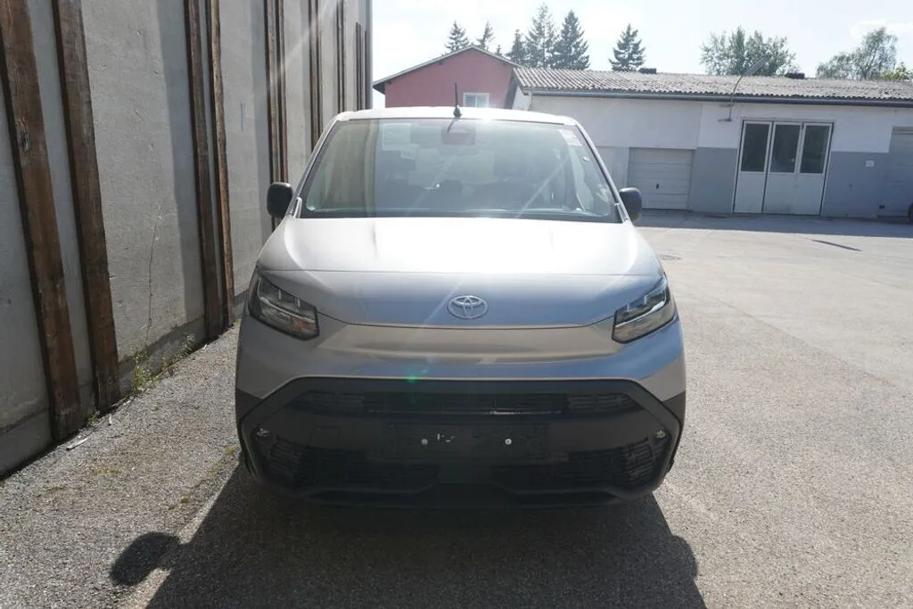 Toyota Proace City Verso L2 1,2 110 Shuttle KCA Transporter ...
