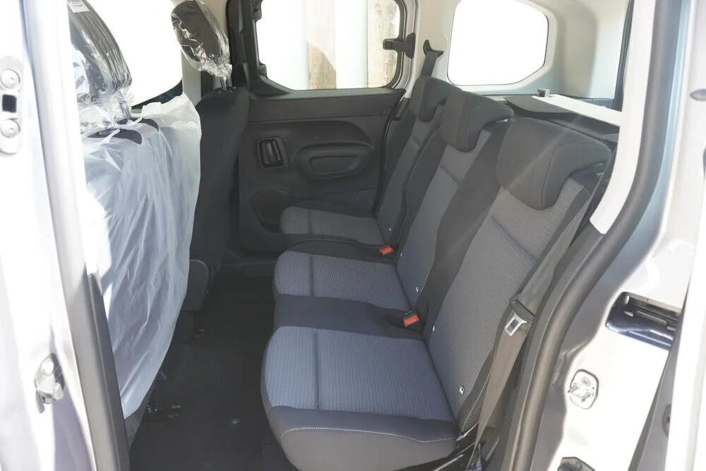 Toyota Proace City Verso L2 1,2 110 Shuttle KCA Transporter ...