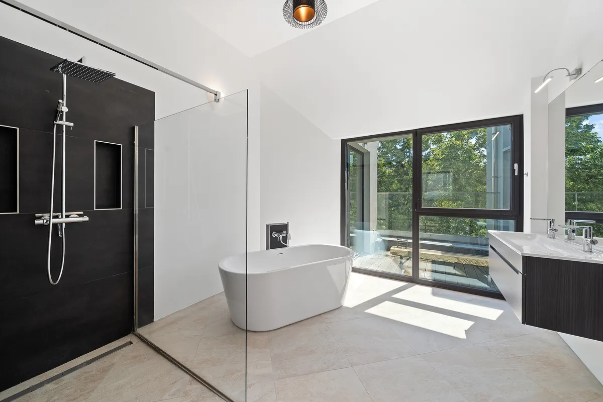 Luxuriöse 3-Zimmer-Dachgeschosswohnung mit exklusivem Flair nähe Kutschkermarkt - Widok 2