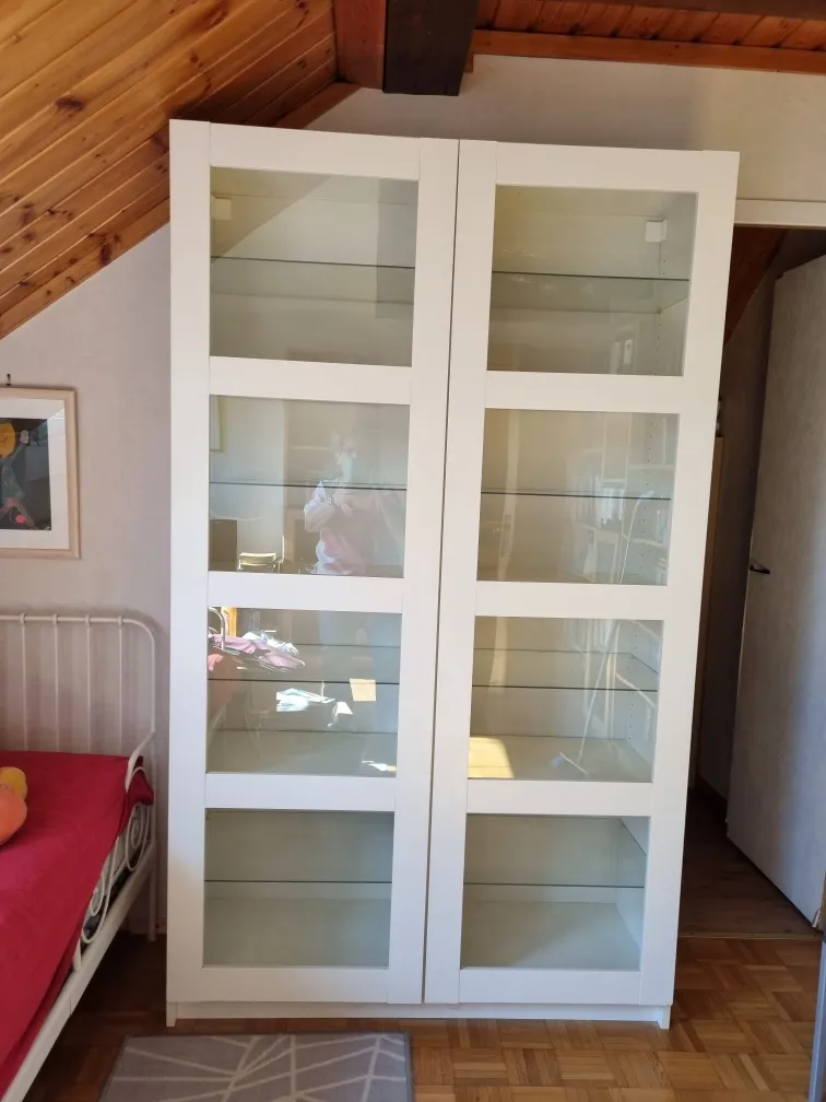 Ikea Schrank mit Glastüren, € 0,- (9020 Klagenfurt)