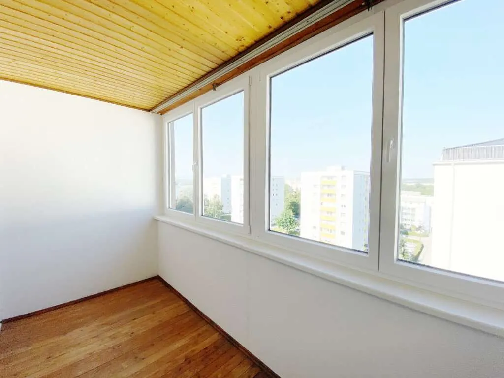 Helle 4-Zimmer-Wohnung mit verglaster Loggia im obersten Geschoss - Ansicht 3