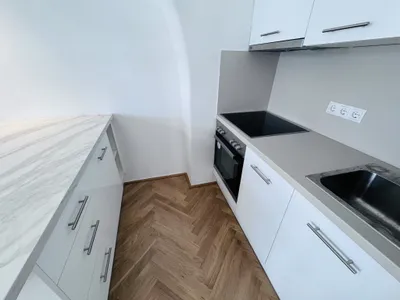 Attraktive 2-Zimmer Wohnung direkt am St. Ulrichs- Platz in bester Lage des 7. Bezirks zu vermieten!! – Bild 3