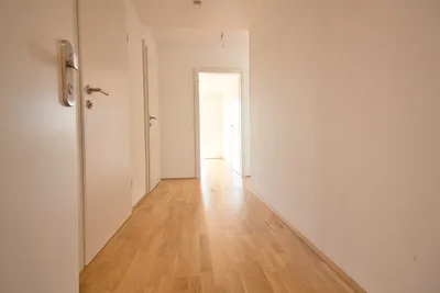Wohnen trifft Arbeiten - 2,5-Zimmer-Wohnung mit Balkon & angrenzendem Büro mit separatem Zugang – Bild 3