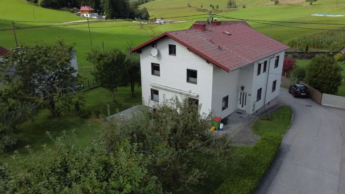 Ein- oder Zweifamilienhaus auf großem Grundstück am Stadtrand von Rohrbach-Berg mit Doppelgarage und altem Obstbaumbestand" - Ansicht 2