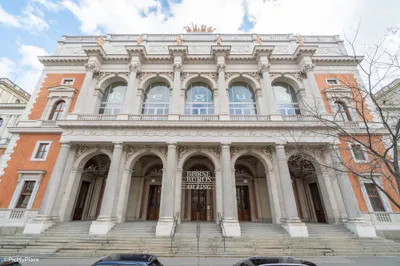 Gewerbeimmobilie mieten in Wien – 1 902 m², € 20 – Bild 1 von 8