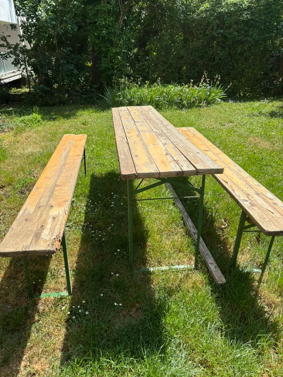Heurigen Bank samt Tisch gebraucht zu verschenken, € 0,- (1190 Wien)