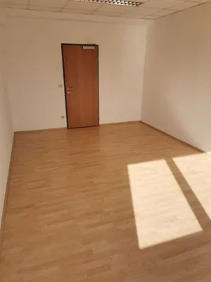 1-Zimmer-Gewerbeimmobilie mieten in Baden – 23 m², € 330 – Bild 2 von 4