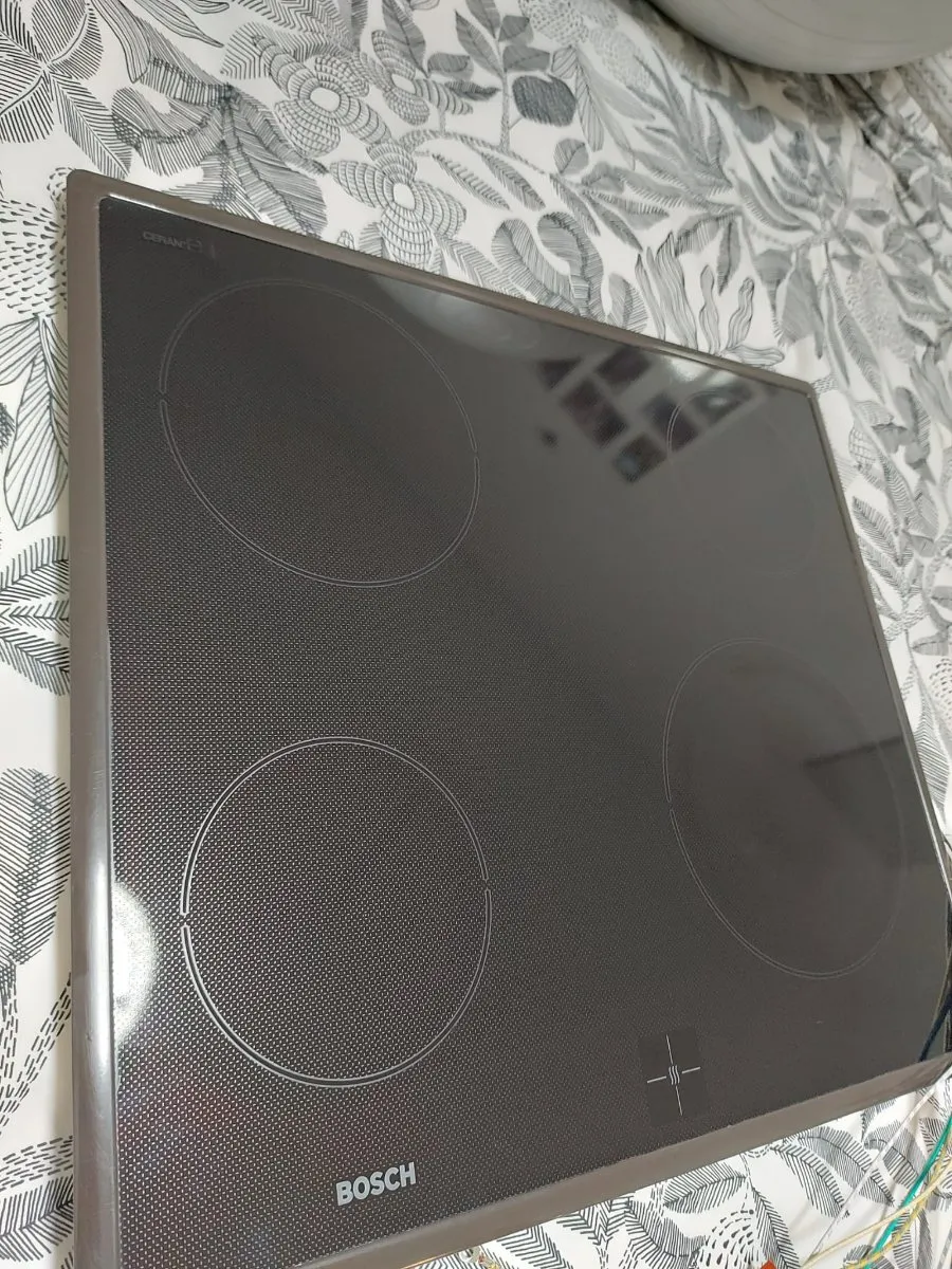 Bosch Ceranfeld... Kochfeld.. Herdplatte.. . Strom 220-230 V, € 50,- (5023 Salzburg)