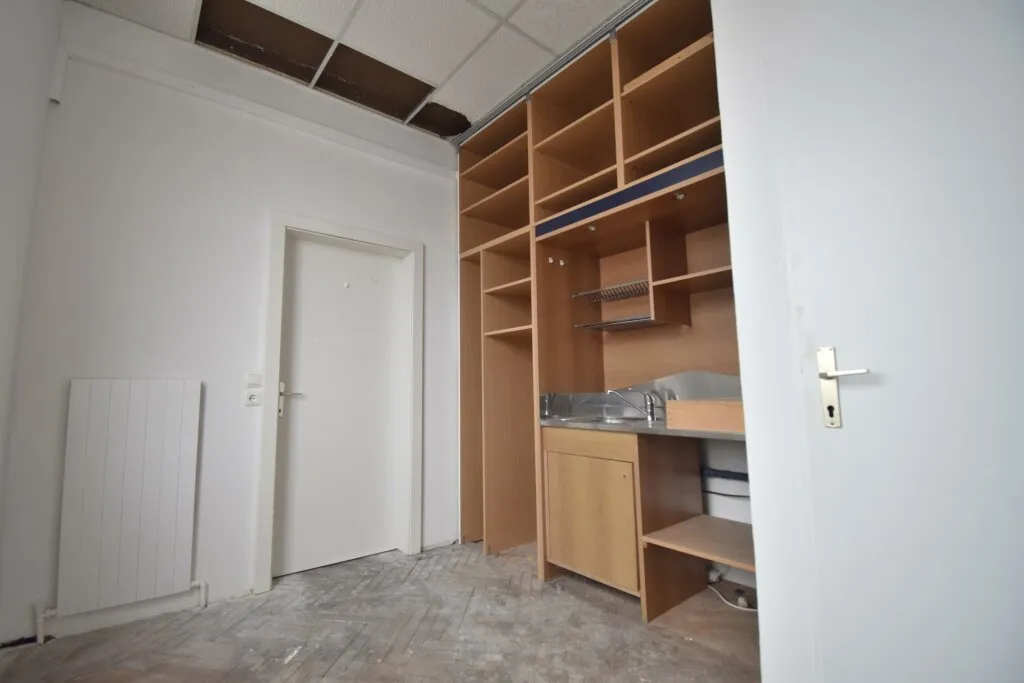 Kleines Büro mit Parkettboden und Entwicklungspotenzial in Traun - Ansicht 3