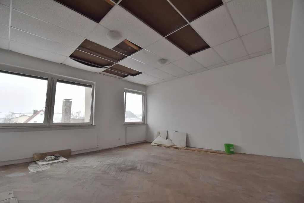 Kleines Büro mit Parkettboden und Entwicklungspotenzial in Traun - Ansicht 2