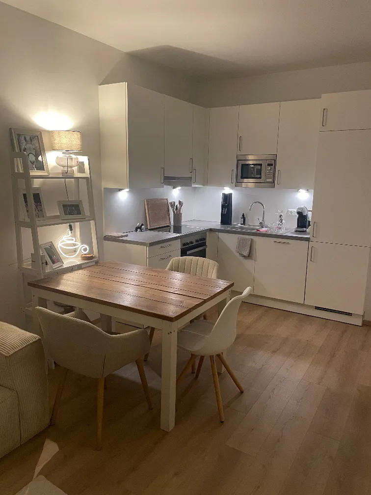 ! wieder verfügbar! Helle möblierte 1-Zimmer-Wohnung in Top Lage – pohled 2