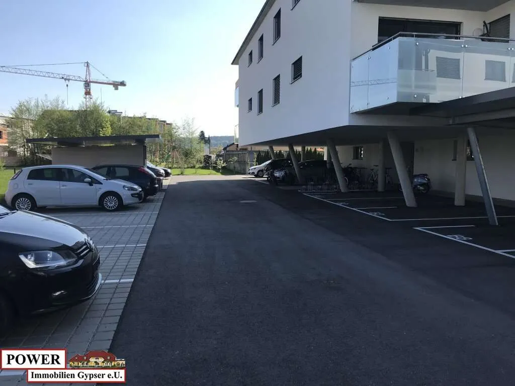 Neuwertige 3-Zimmer Wohnung mit großen Balkon & Carport! - Ansicht 2
