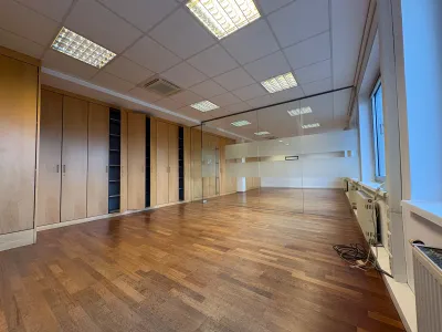 8-Zimmer-Gewerbeimmobilie mieten in Wien – 346 m², € 3.030 – Bild 13 von 23