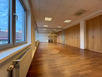 8-Zimmer-Gewerbeimmobilie mieten in Wien – 346 m², € 3.030 – Bild 17 von 23