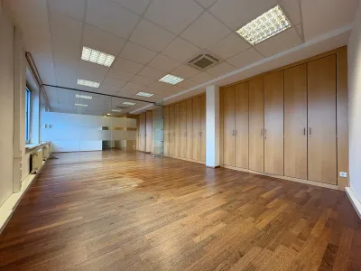 8-Zimmer-Gewerbeimmobilie mieten in Wien – 346 m², € 3.030 – Bild 16 von 23