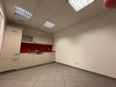 8-Zimmer-Gewerbeimmobilie mieten in Wien – 346 m², € 3.030 – Bild 18 von 23
