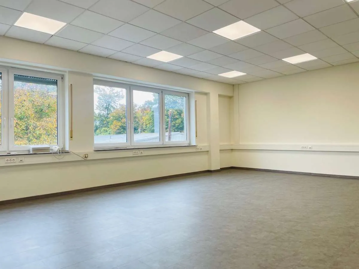 Top ausgestattete Büroräume, nähe Center West- mit 3 Parkplätzen! - Visning 2
