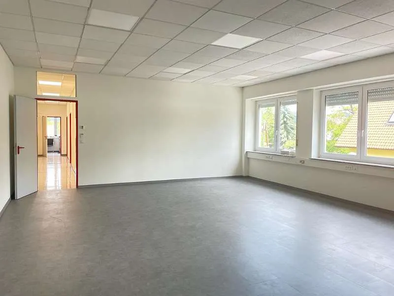 Top ausgestattete Büroräume, nähe Center West- mit 3 Parkplätzen! - Visning 3