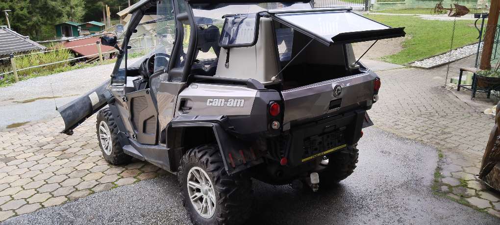 Can-Am Commander 1000 XT Quad