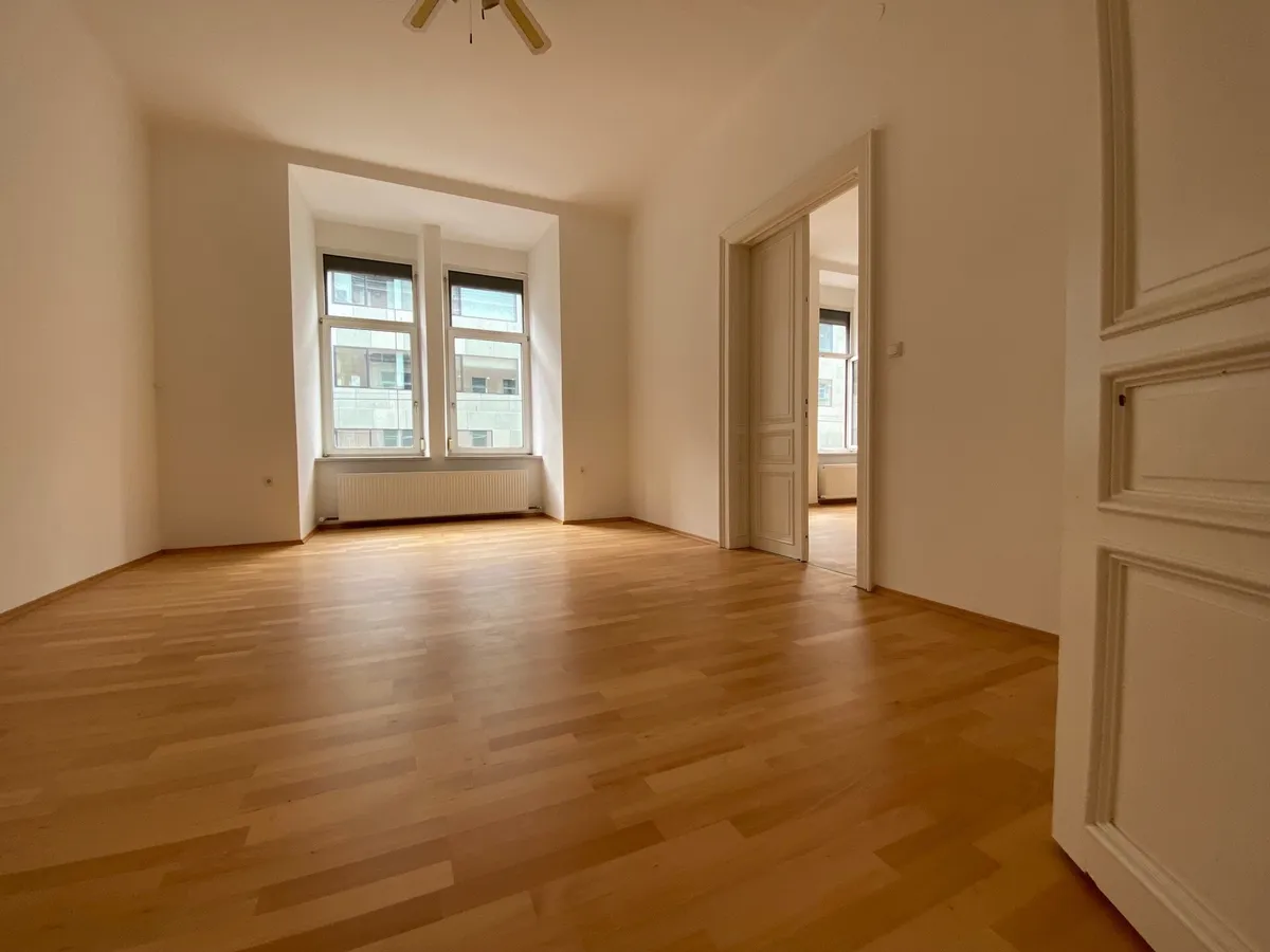 Linz Zentrum! Großzügige, sanierte Altbauwohnung mit Einbauküche! WG-geeignet! – pohled 3