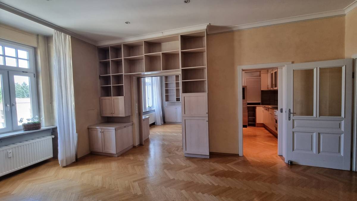 Außergewöhnliche Gelegenheit! Wunderschöme Altbauwohnung Nähe Schillerplatz zu verkaufen! - Ansicht 3
