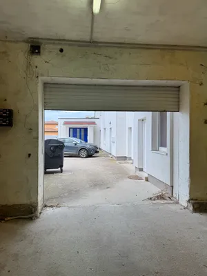 Gewerbeimmobilie mieten in Baden – 160 m², € 450