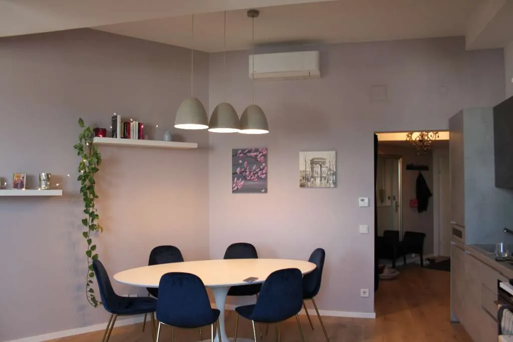 Mitten im 8. Bezirk: Vollmöbliertes, klimatisiertes, schickes 2 Zimmer-Appartement – pohled 2