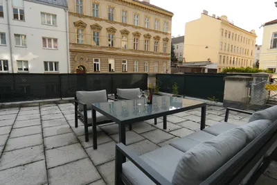 Zwischenmiete 3-6 Monate | voll möbliert | beste Lage | 45 m2 Terrasse – Bild 2
