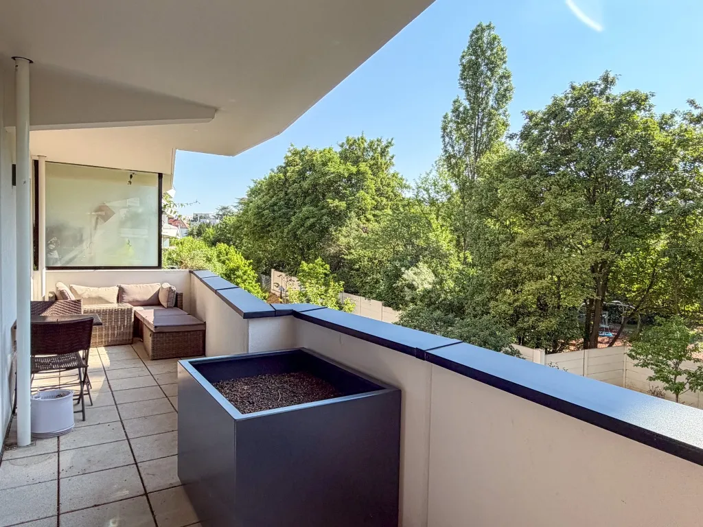 Ruhige 3-Zimmer-Wohnung, Grünblick, Südost-Balkon, Sauna im Haus, provisionsfrei – pohled 3