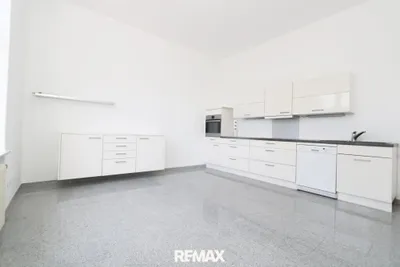 6-Zimmer-Gewerbeimmobilie mieten in Wels – 213 m², € 2.395 – Bild 9 von 14