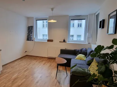 Attraktive Wohnung mit 2 Zimmern und Loggia - nahe dem pulsierenden Meidlinger Markt! – Bild 2