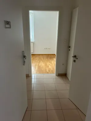TOP 1/2 Bezaubernde 1-Zimmer-Wohnung im Herzen von Floridsdorf – Bild 2