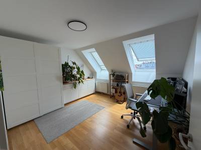 Klimatisiertes WG-Zimmer in heller & ruhiger Dachgeschosswohnung (2er WG) – Bild 2