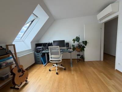 Klimatisiertes WG-Zimmer in heller & ruhiger Dachgeschosswohnung (2er WG) – Bild 3