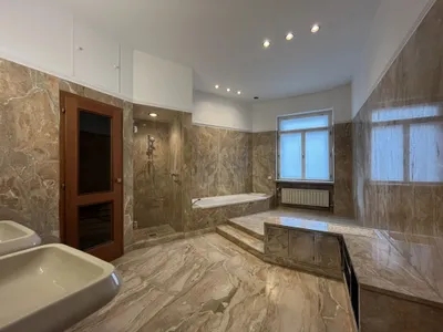 LAURENZERBERG: EXKLUSIVE 4 ZIMMER-WOHNUNG (STILALTBAU) MIT MARMORBAD/SAUNA UND TERRASSE IM INNENHOF – Bild 3