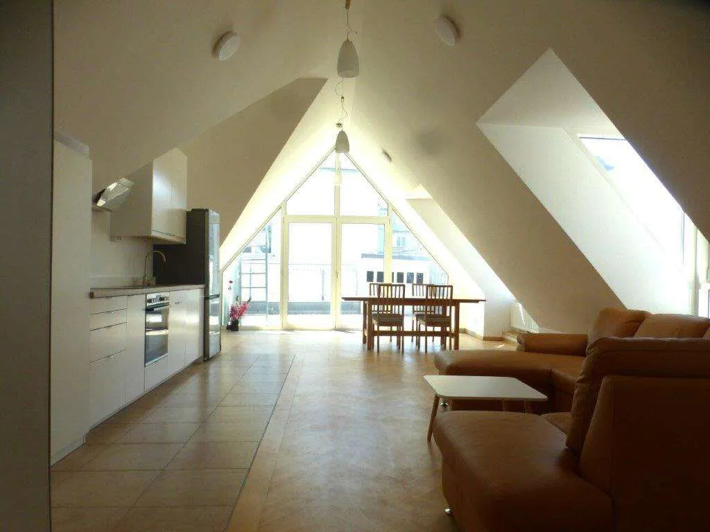 Sehr schicke DG-Wohnung, Citylage,