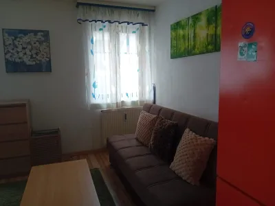 Provisionsfreie 2-Zimmer Wohnung, hell, zentral gelegen und vollmöbliert inkl. Warmwasser- und Heizungskosten zu vermieten – Bild 3